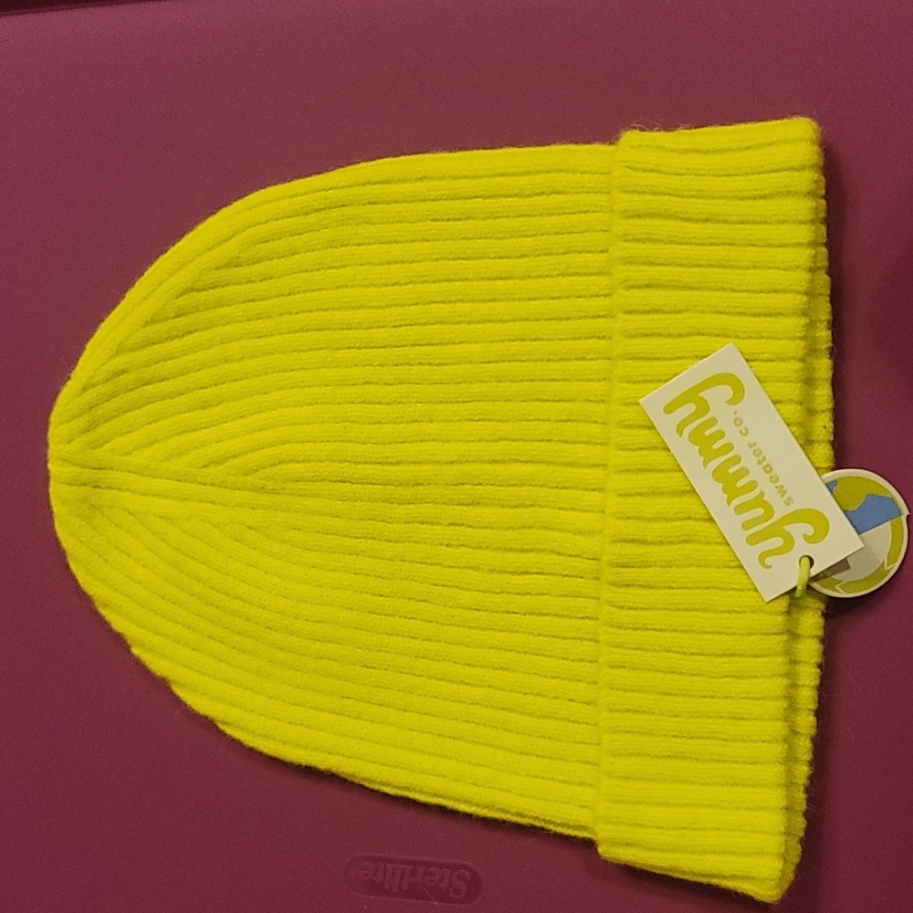 YUMMY SWEATER CO. BEANIE HAT: GREEN: NWT